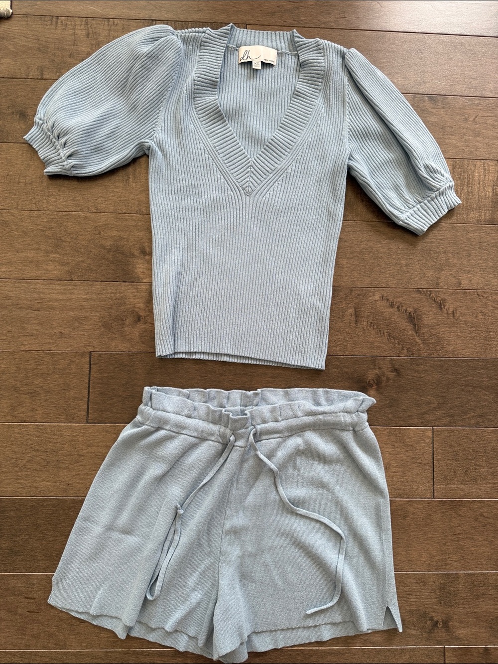 dh NEW YORK Ribbed V-Neck Knit Top in Light Blue